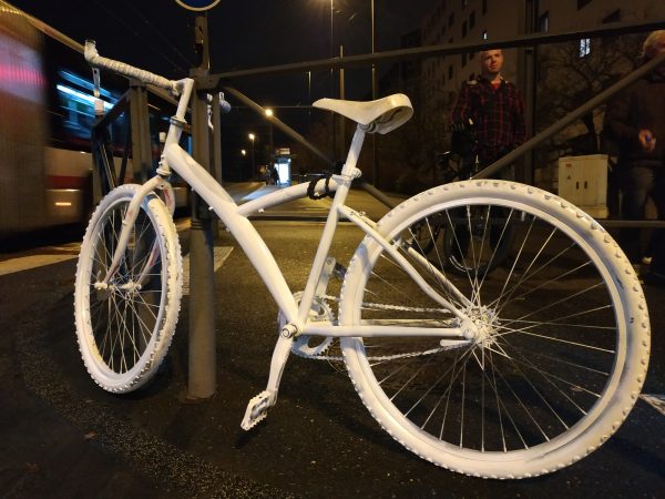 Le phénomène des Ghost Bikes (vélos fantômes)