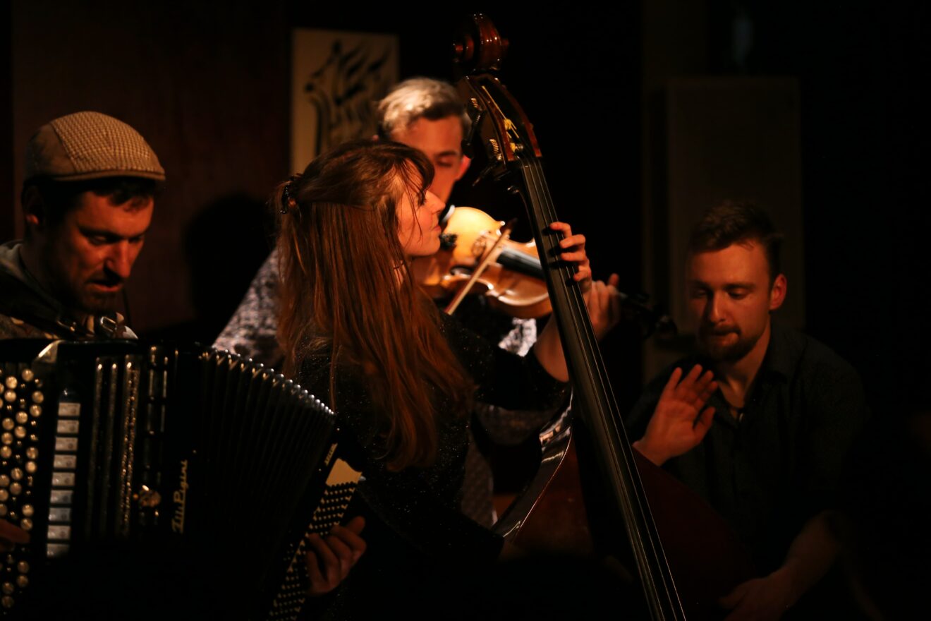 Photo du quatuor en plein concert