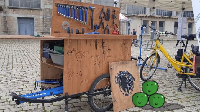 Remorque mobile, avec 3 petits pois à côté